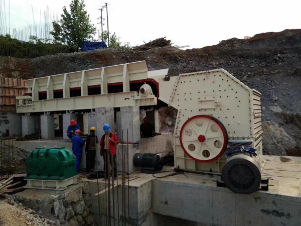 錘式破碎機(jī)安裝現(xiàn)場